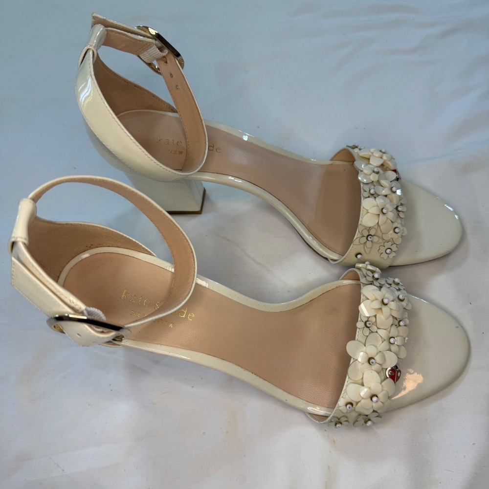 Kate Spade Tansy Embellished Floral Block Heel Sandals Cream Patent Leather 8.5B - Picture 3 of 7